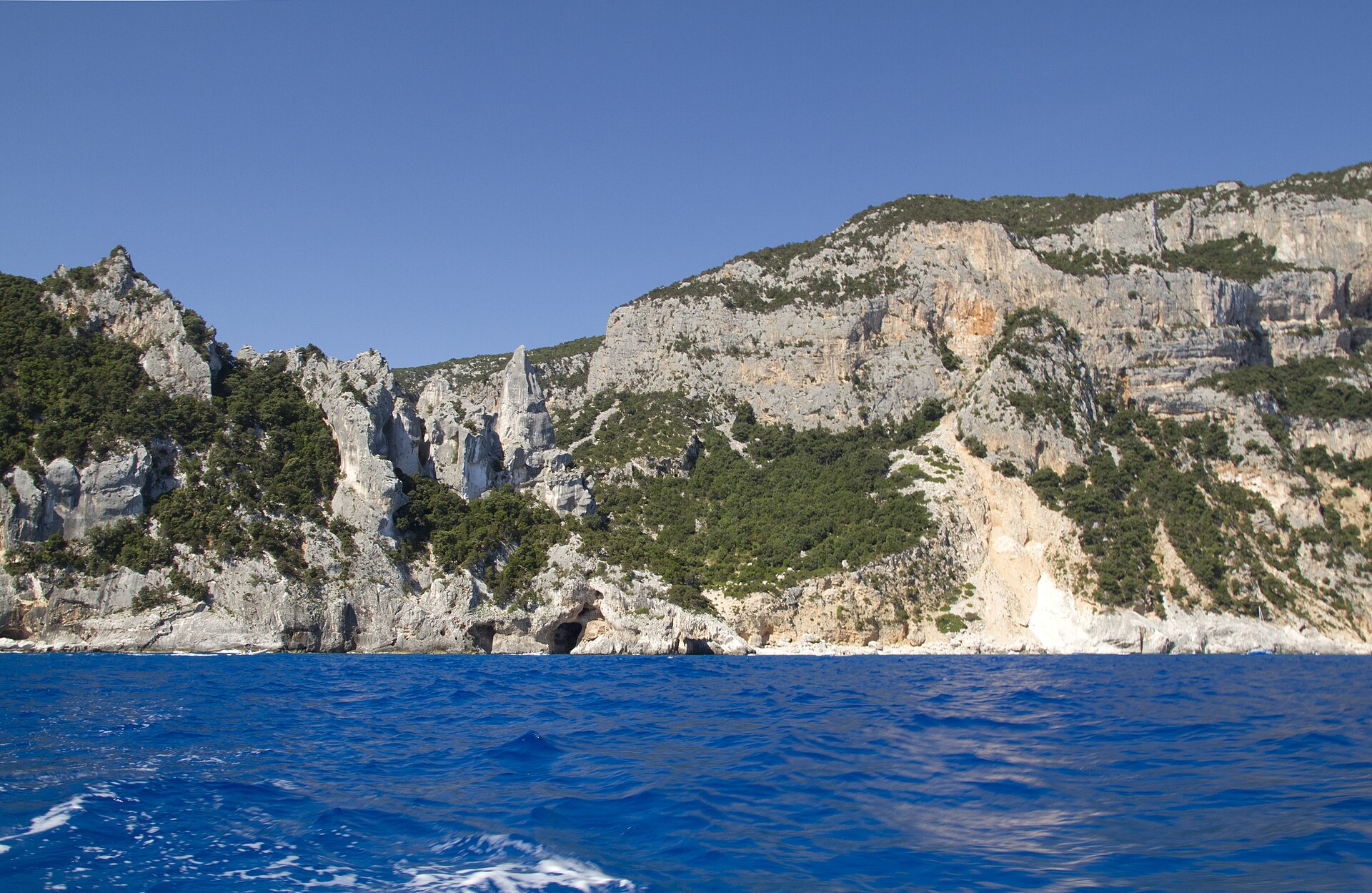 Die Kliffküste des Golfo di Orosei von oben, nahe Cala Goloritzé